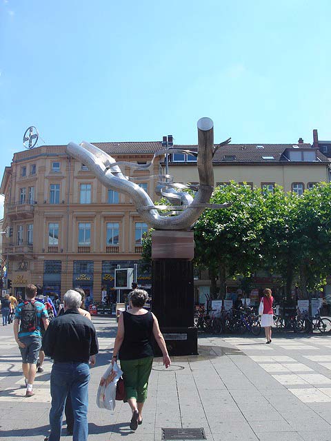 46spagettistatue
