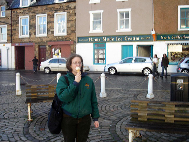 icecream_anne_eating