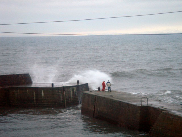 waves_fishermen