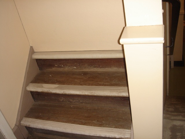 stairs_to_wall_bottom