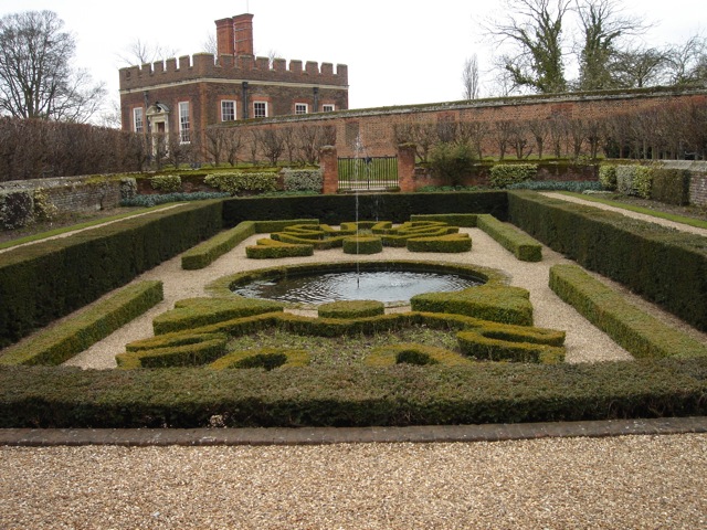 hampton_pond_garden